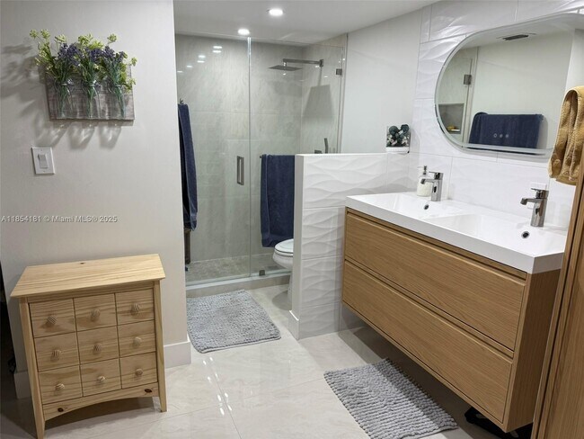 Building Photo - 8780 Azalea Ct