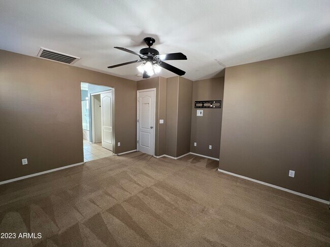 Building Photo - 2709 E Bart St