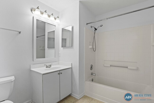 Building Photo - Immaculate 2-Bedroom Ground-Floor Villa in...