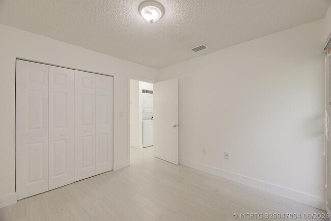 Building Photo - 2100 Brickell Ave