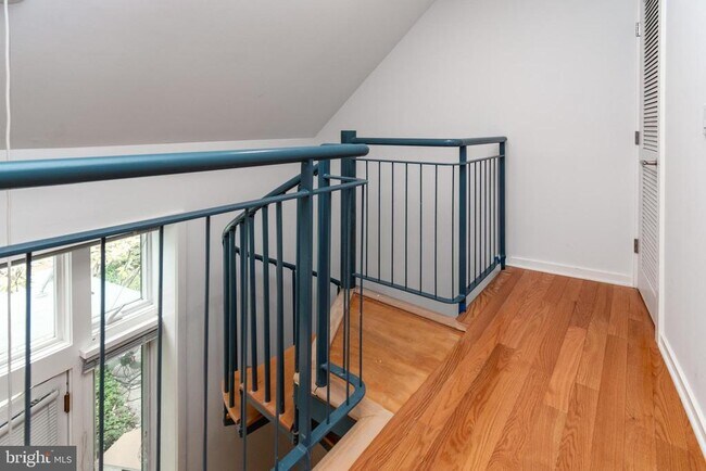 Building Photo - 36 Moore St