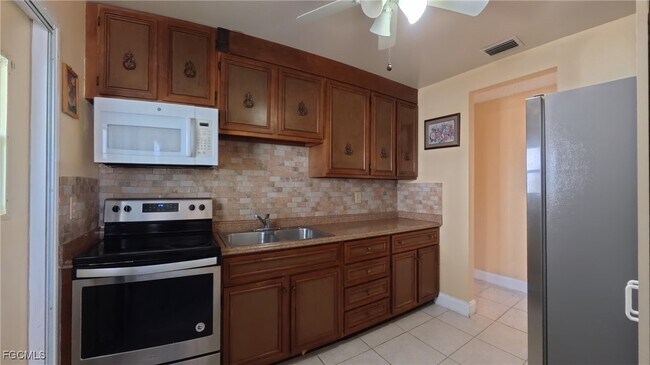 Building Photo - 10 Dawn Flower Cir