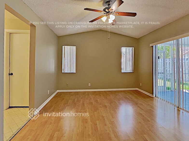 Building Photo - 1380 Presidio Dr