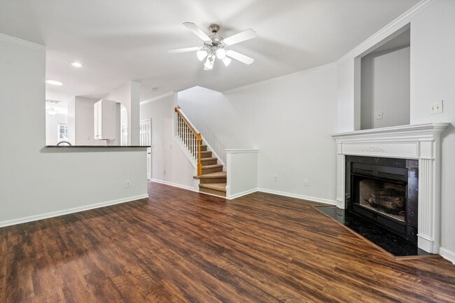 Building Photo - Spacious Townhome with Finished Basement -...