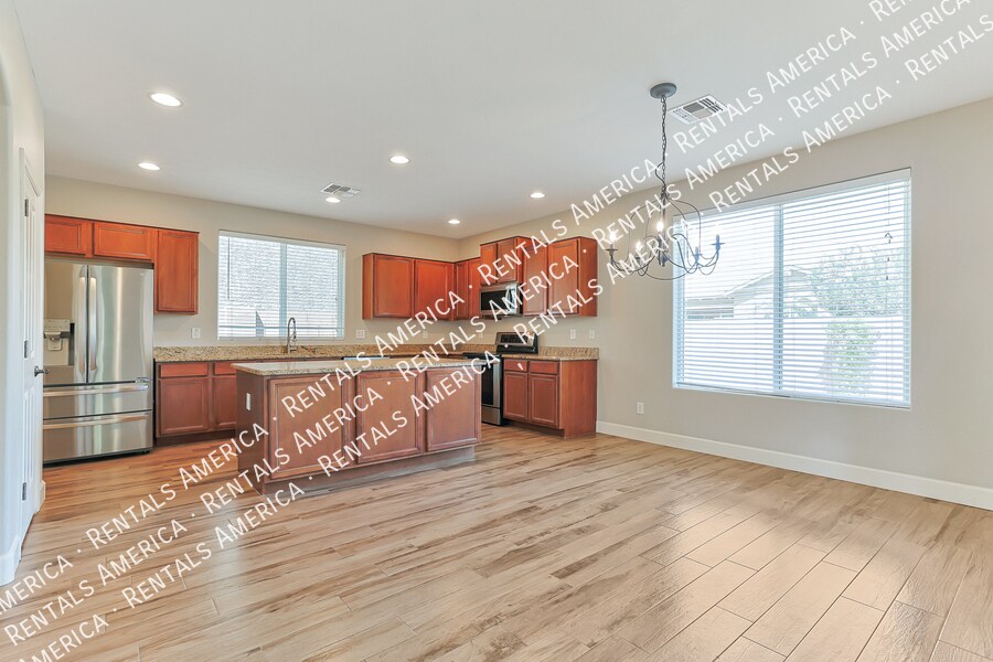 Building Photo - 3424 E Palo Verde St