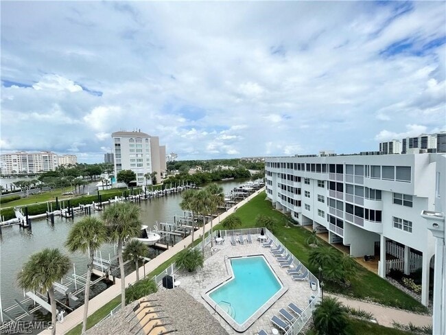 Building Photo - 12945 Vanderbilt Dr