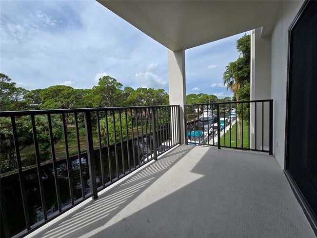Building Photo - 1000 River Reach Dr