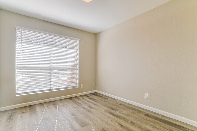 Building Photo - 1230 N Fraser Dr