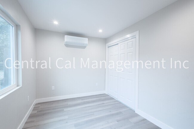 Building Photo - 341 Laurel Ave