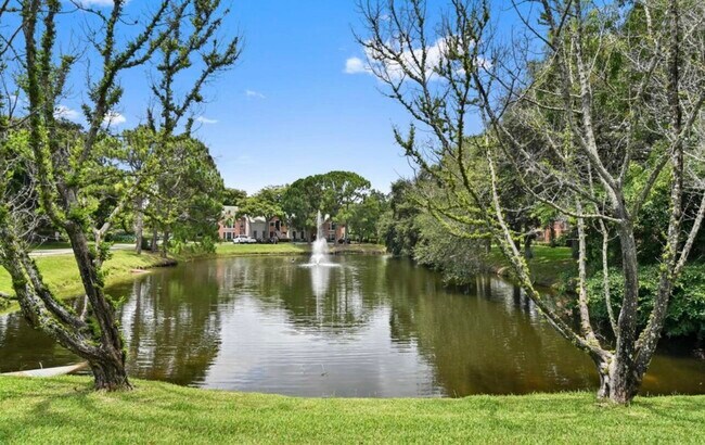 Building Photo - 1055 Crystal Way