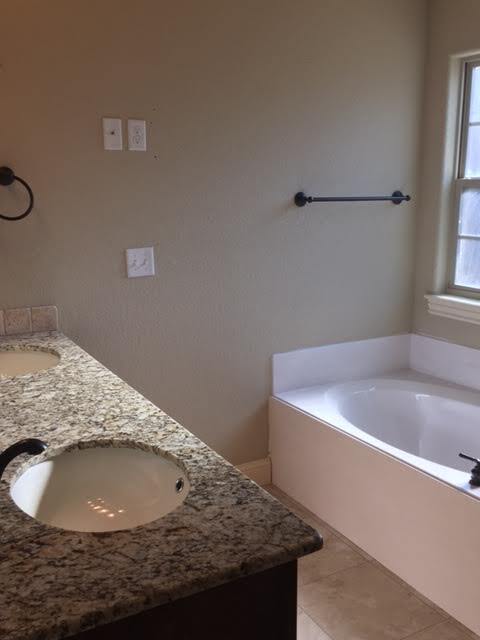 Building Photo - 2905 SW Tanglewood Ave