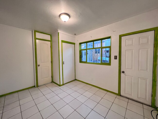 Building Photo - 3117 Cypress Ave
