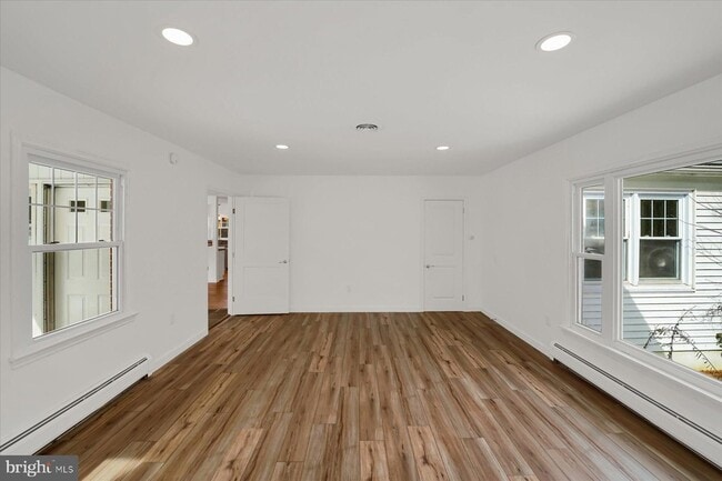 Building Photo - 537 Kemmerer Rd