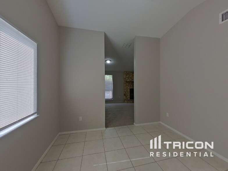 Building Photo - 305 Minneola Dr