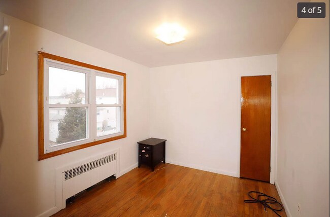 Building Photo - 208 Mallory Ave