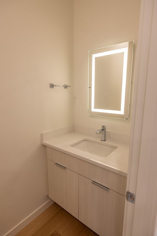 Building Photo - Riverside Townhomes - Waterfront Living in...