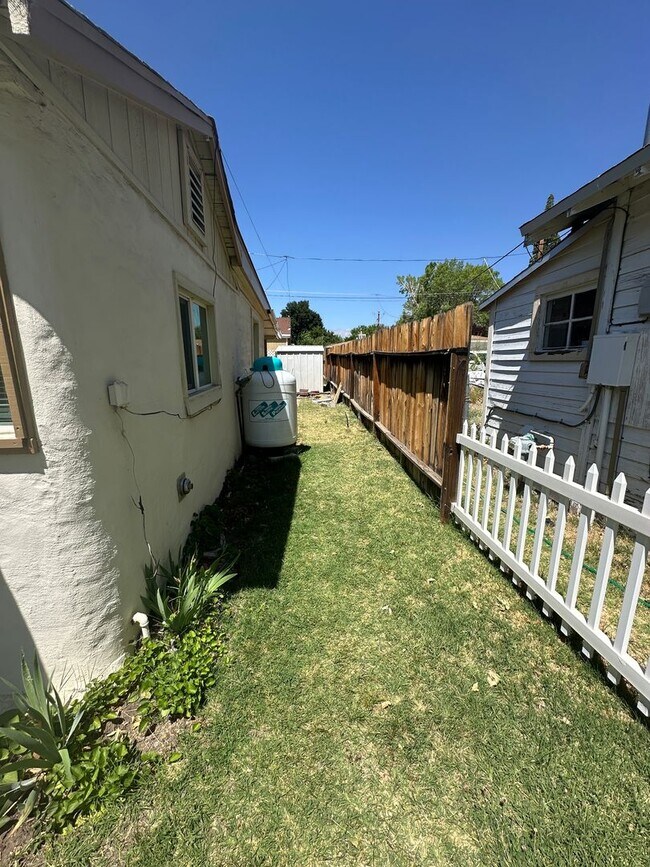 Building Photo - Fresh one bedroom, one bath home in downtown Bishop