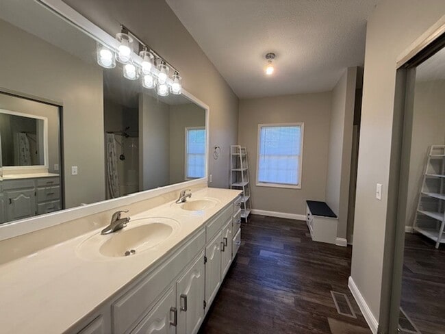 Building Photo - Maroa-Forsyth Ranch For Rent!