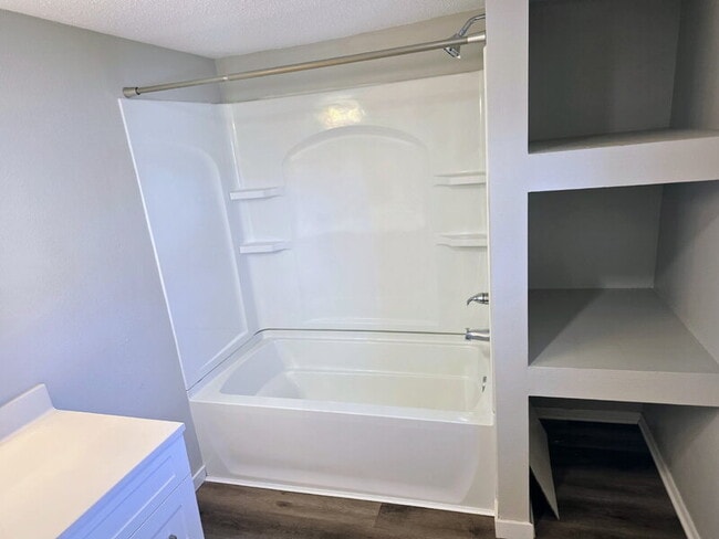 Building Photo - 114 N 5th St