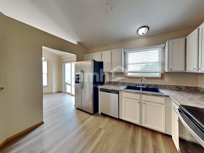 Building Photo - 2130 Winding Hollow Dr