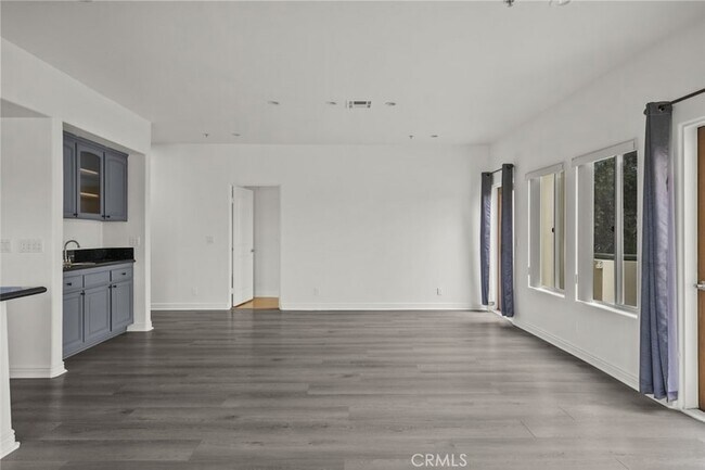Building Photo - 231 E Burbank Blvd