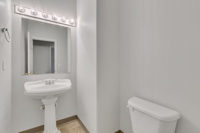 Building Photo - Spacious 3 Bedroom Home in Olympia