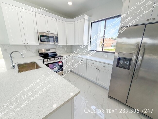 Building Photo - 1227 SE 3rd Ave