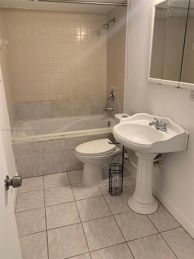 Building Photo - 6520 SW 41st St