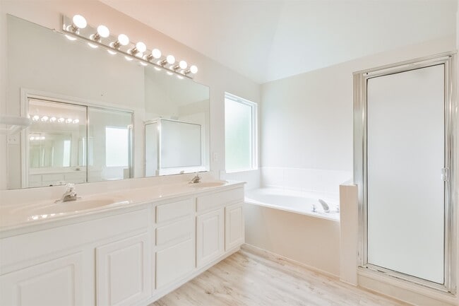 Building Photo - 10239 Sable Trail Ln