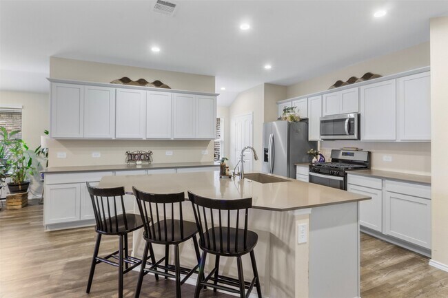 Building Photo - 1008 Llano Trl