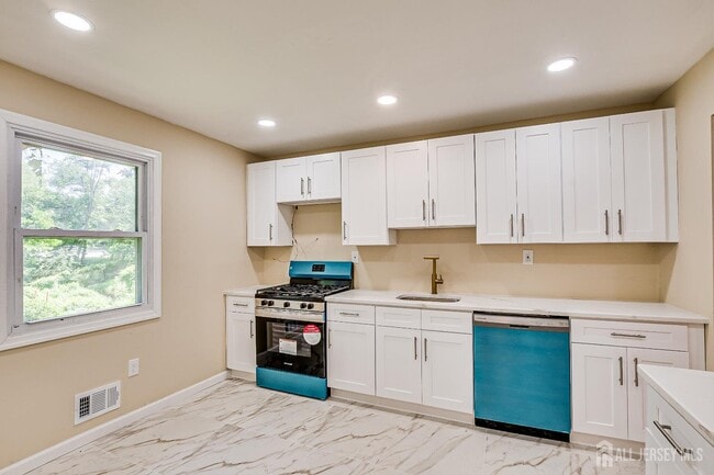 Building Photo - 5 Pelmont Pl