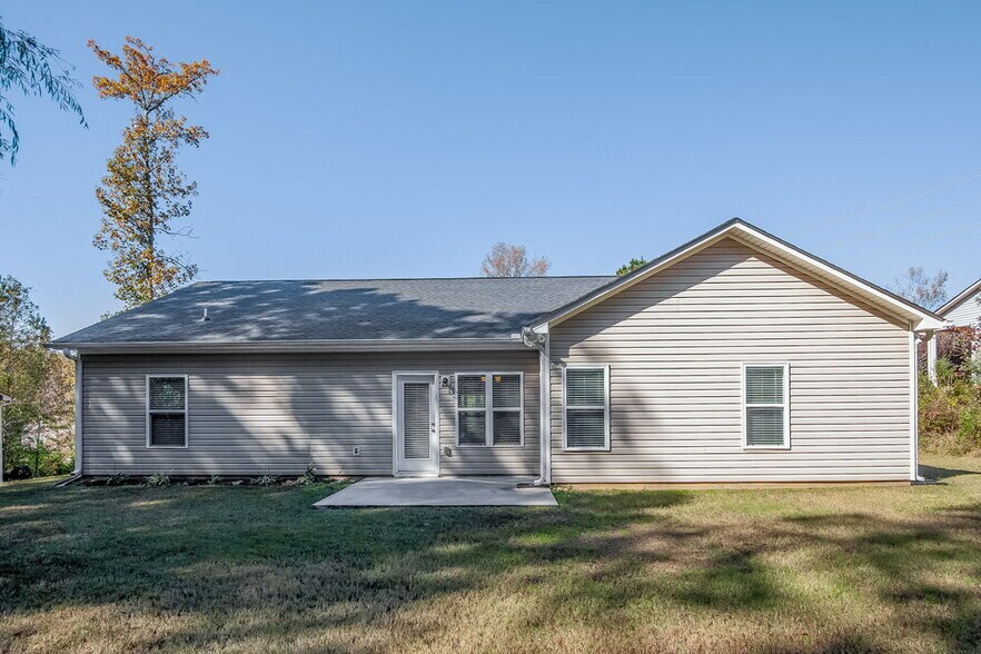 Building Photo - 165 Spring Cir