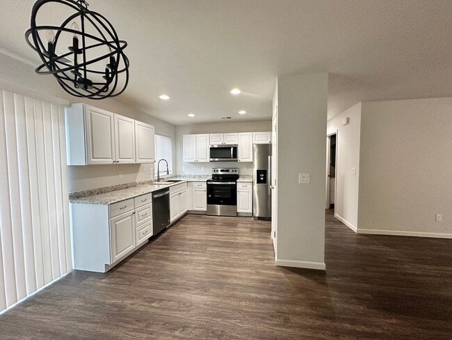 Building Photo - MP133 - 14410-14412 E Heroy