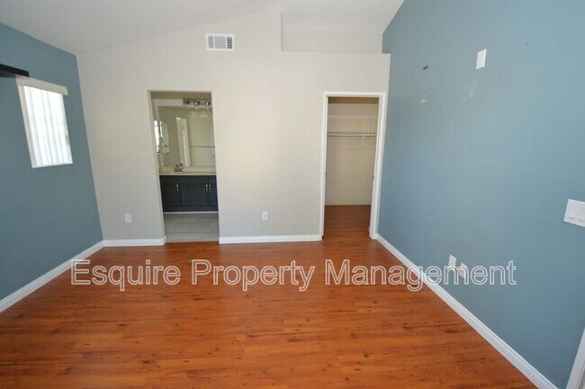 Building Photo - 227 Galante Way