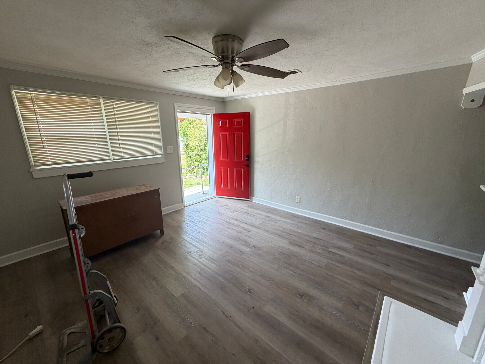 Building Photo - Room in Duplex on M.L.K. Jr Dr SW