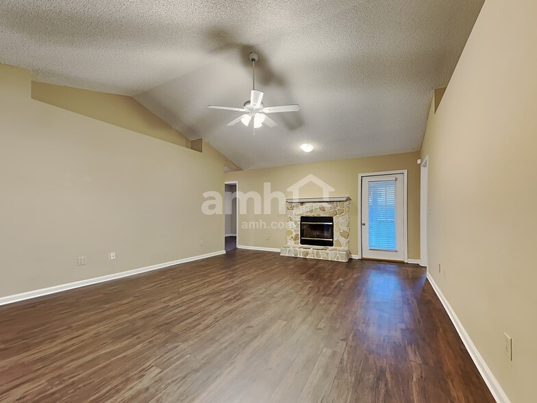 Building Photo - 1852 Willesdon Dr E