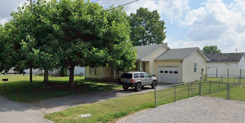 Building Photo - 1211 Redbud St