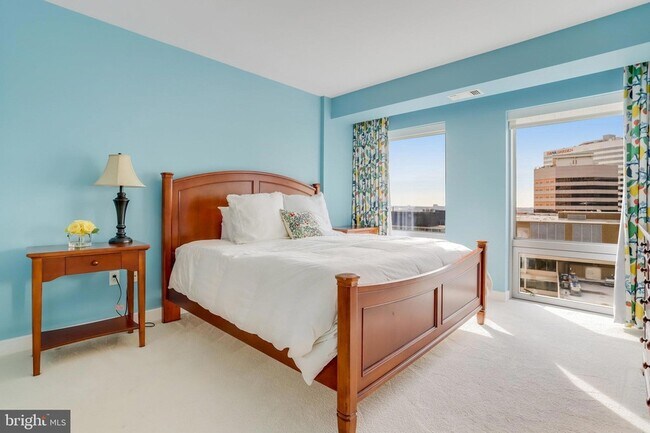 Building Photo - 1111 19th St N