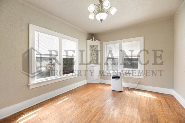 Building Photo - 607 N Lorraine Ave