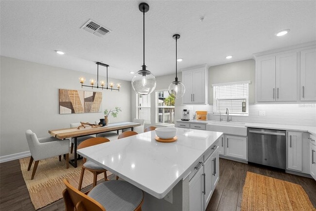 Building Photo - 5351 Bridge St