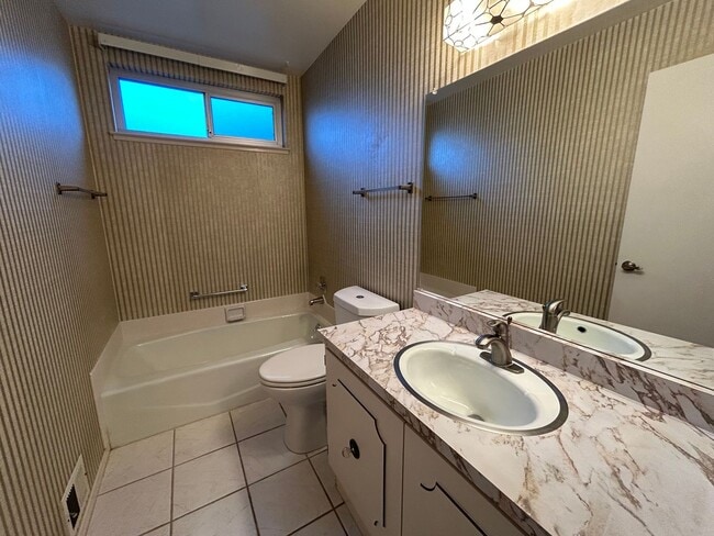 Building Photo - 2bd/2ba home in Oakmont's 55+ adult Community