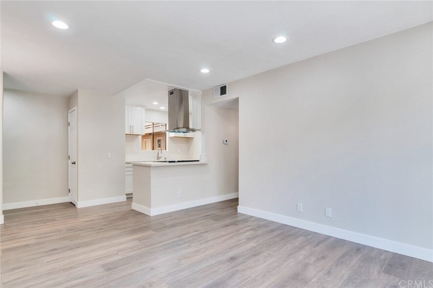 Building Photo - 2343 E 17th St