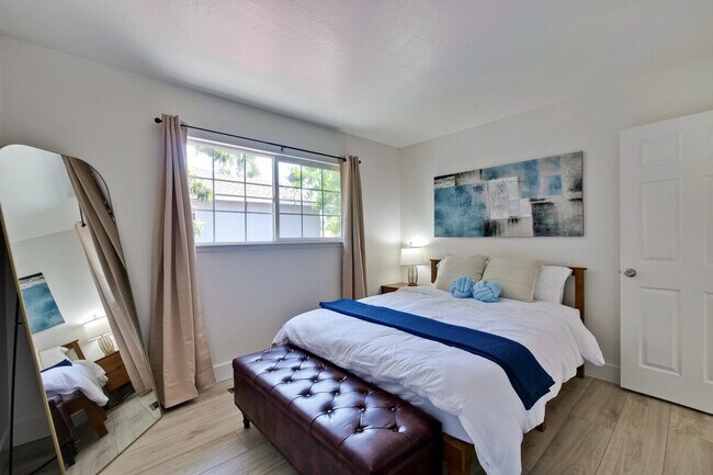 Building Photo - 4000 Rhoda Dr