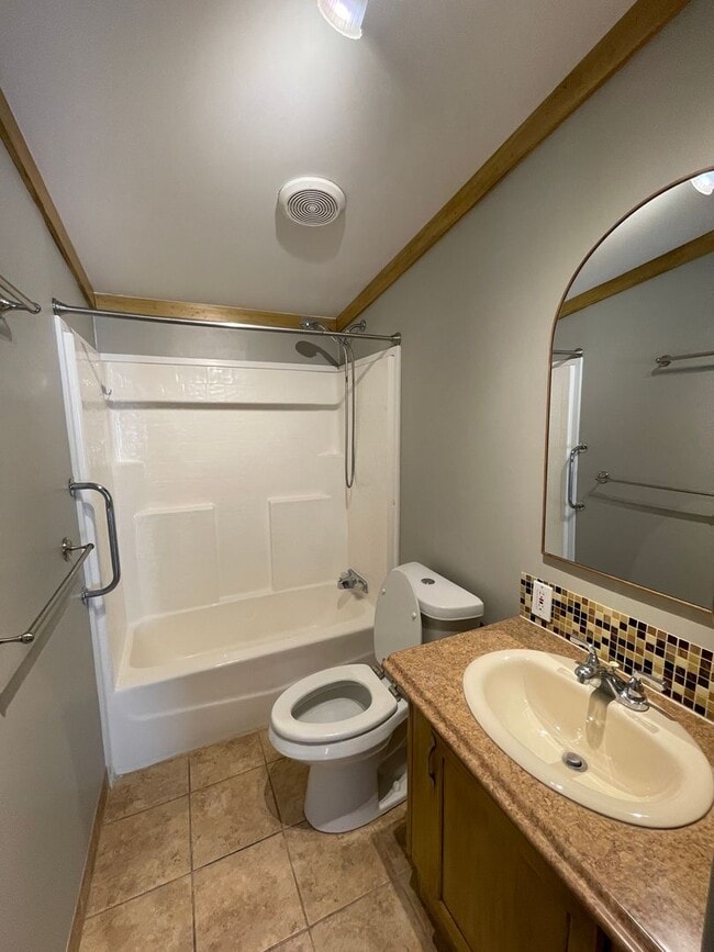 Building Photo - Country with the convenience of city locat...