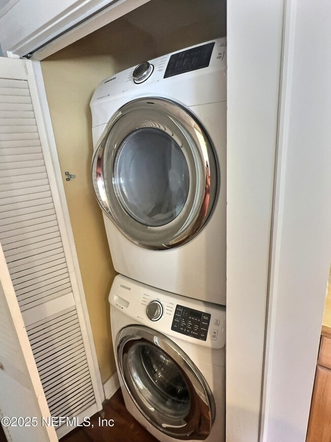 Building Photo - 1736 Naldo Ave