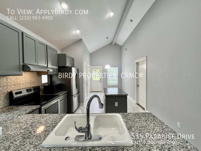 Building Photo - *3 Bed, 2 Bath Home Located Next to Canyon...