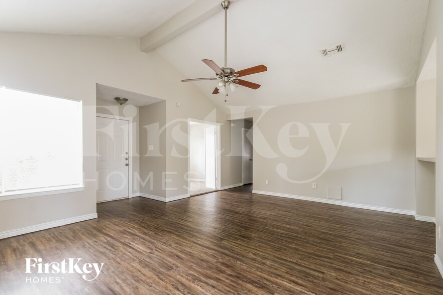 Building Photo - 22319 Meadowrock Dr