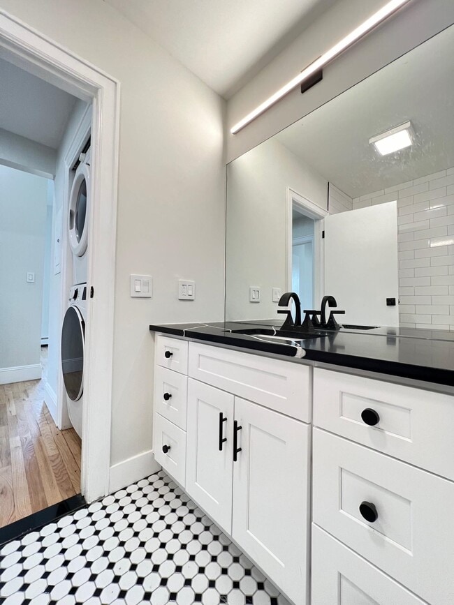 Building Photo - 48 Bright St