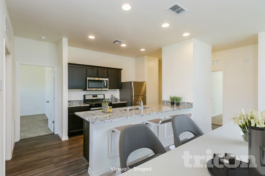 Building Photo - 4578 W Saddlebush Way