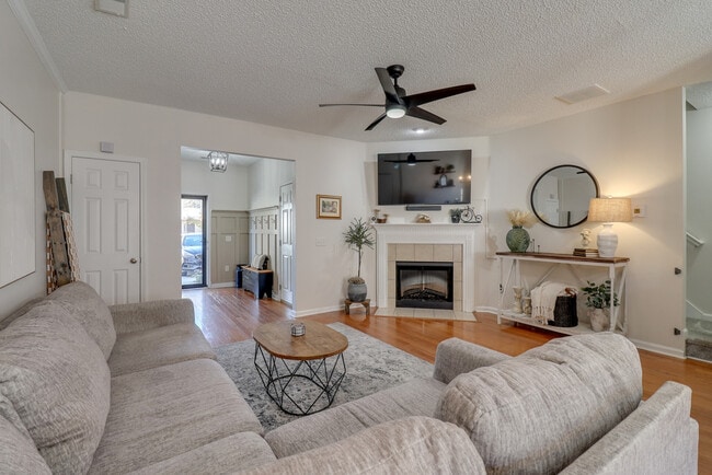 Building Photo - 1135 Canyon Oak Loop